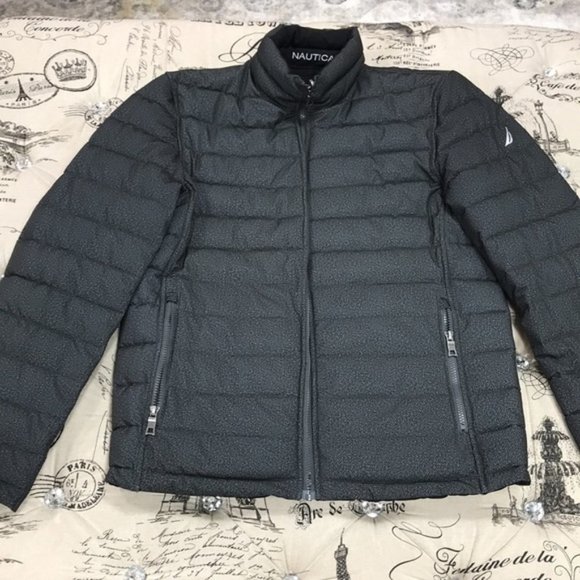 Nautica Men's Reversible Midweight Puffer Jacket - Picture 7 of 9